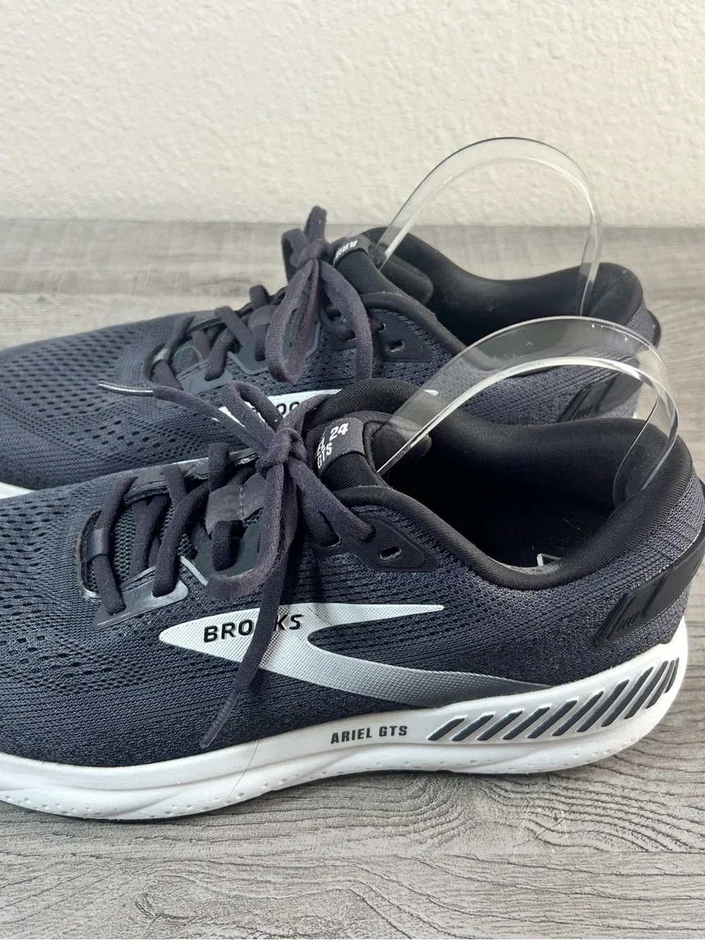 Brooks Ariel GTS 24 Women’s  Size 11 B Gray and White Running Sneakers Shoes